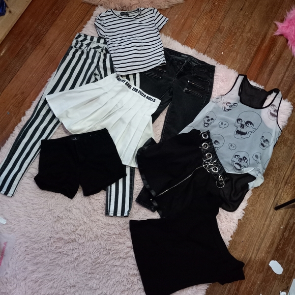 Goth girl starter kit bundle huge lot! 8 pieces blk&wht aesthetic 8 piece- SOLD - Picture 2 of 16